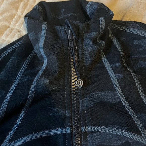 Lululemon Athletic Jacket size 2. - Picture 3 of 10